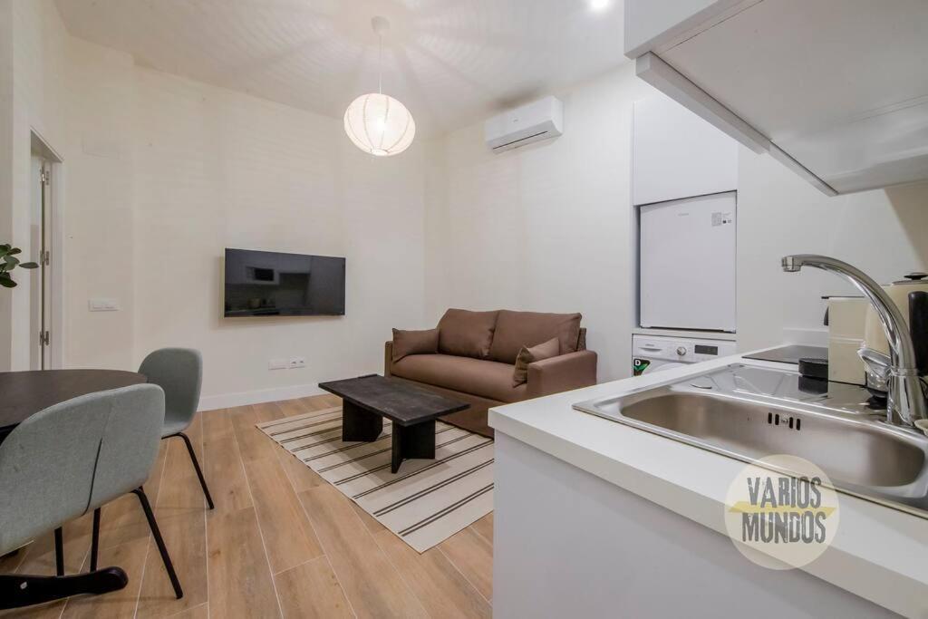 Cozy Y Centrico Apt Para 6Pax En Plaza Del Carmen E2 Madrid Eksteriør bilde