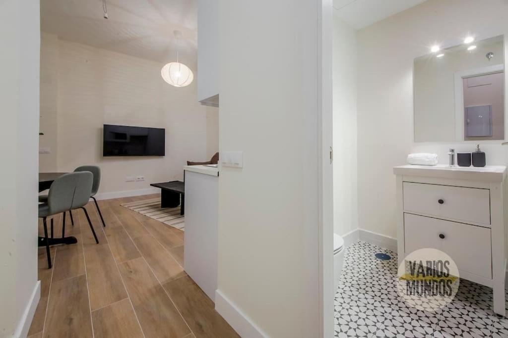 Cozy Y Centrico Apt Para 6Pax En Plaza Del Carmen E2 Madrid Eksteriør bilde